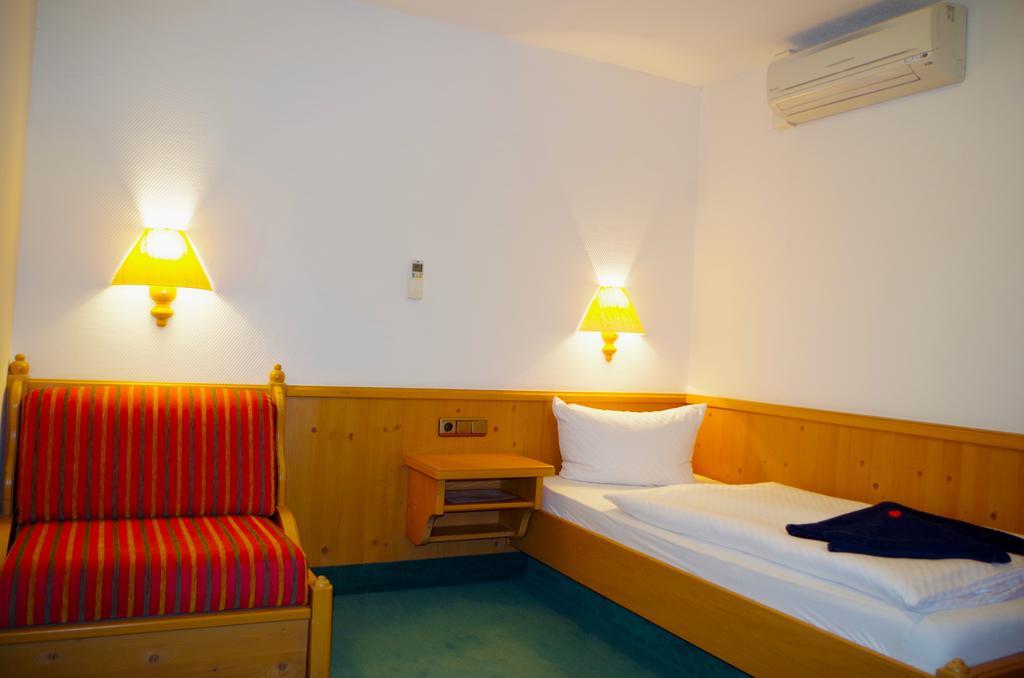 Hotel Alttolkewitzer Hof Dresden Exterior photo